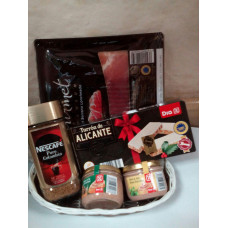 Набор подарочный нарезка хамона серрано, паштеты мясной с перцем и травами, туррон, кофе